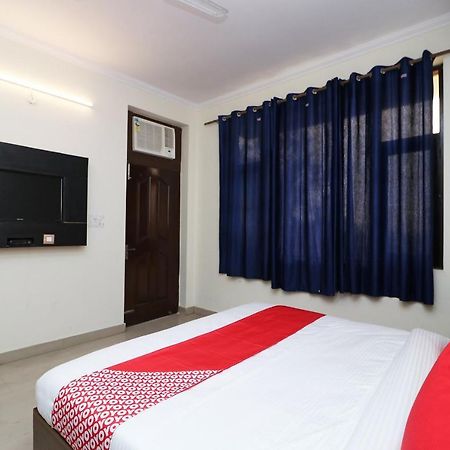 Oyo Flagship 28755 Hotel 9 Palm Rājpur Eksteriør bilde